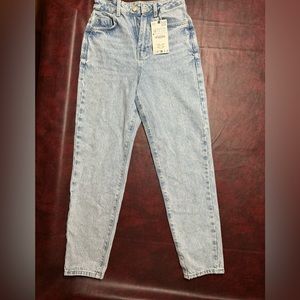 Brand new Zara jeans. Tag on, never worn.